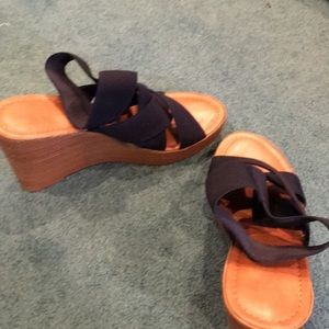 Toscanella fabric stretch sandals